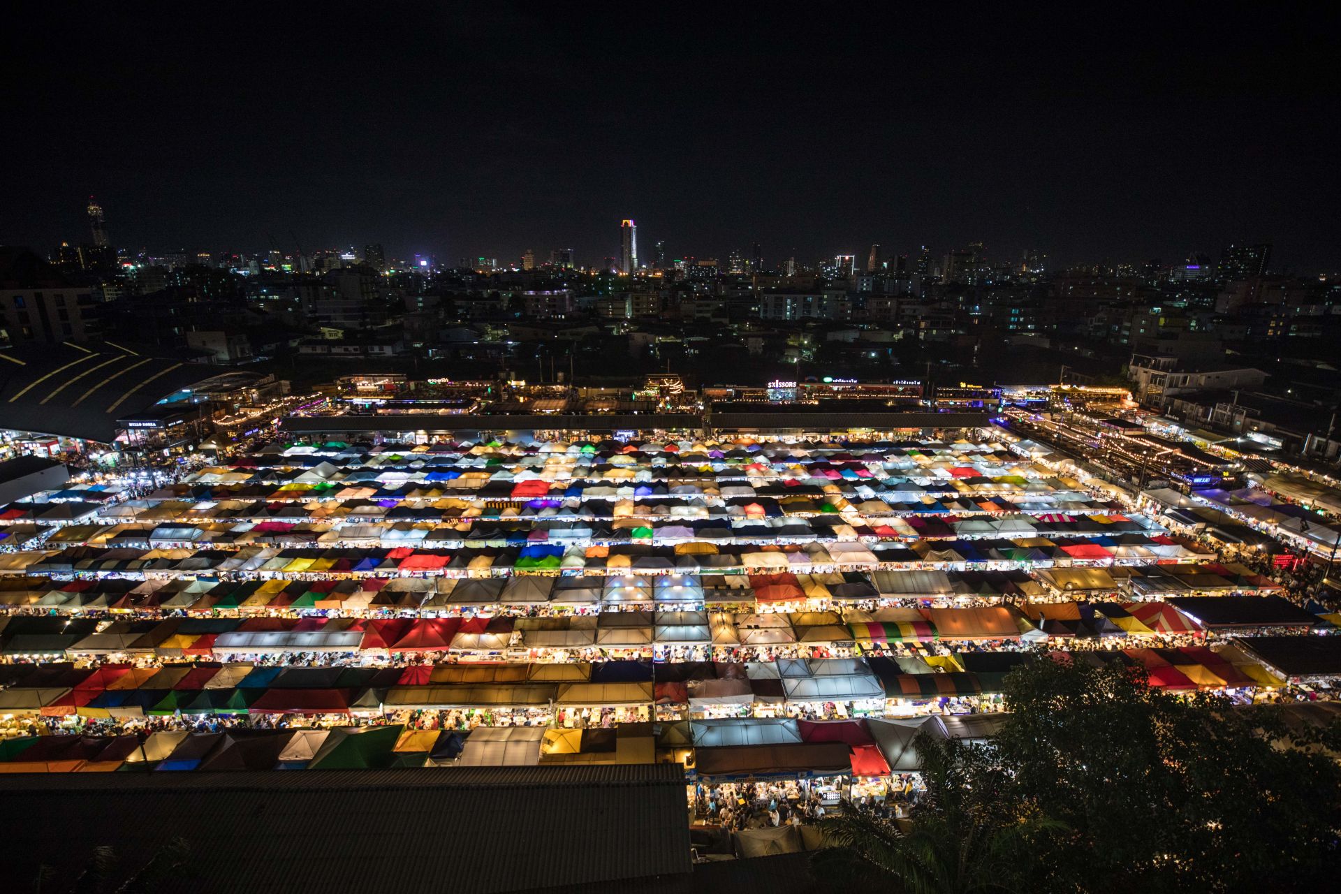 多姿多彩的曼谷夜市