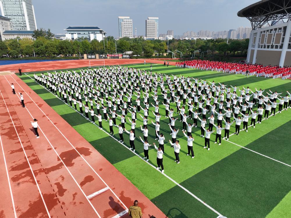 强健体魄 锤炼意志 盐城市第一中学举办第45届秋季运动会