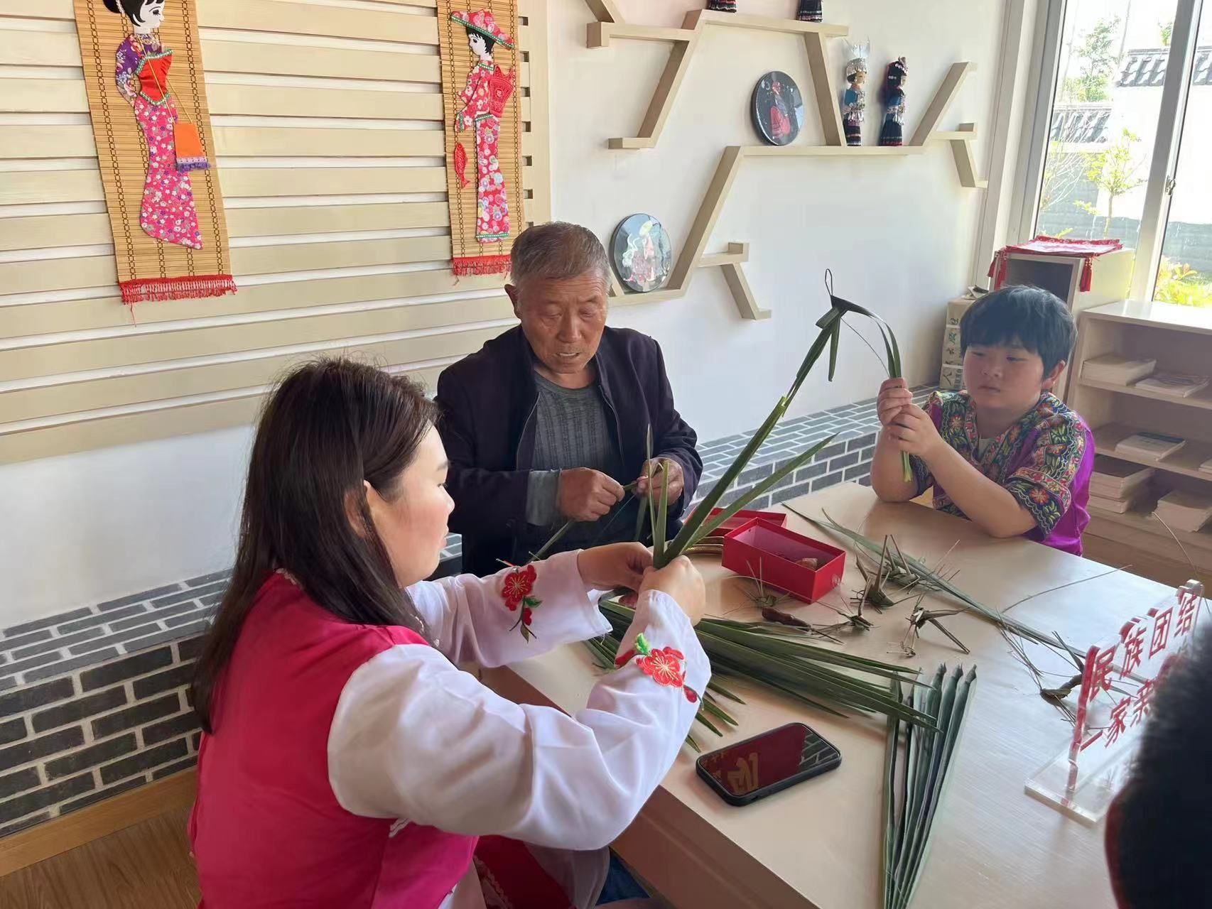 江苏射阳：非遗传承人面对面“秀”绝活 让“老手艺”焕发“新活力”-盐城新闻网