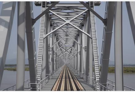 中俄首座跨江鐵路大橋鋪軌貫通