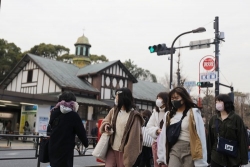 日本疫情告急病床緊缺，近10萬新冠患者被迫在家療養