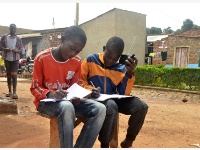 烏干達：空中課堂