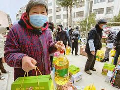 胡友林慈善基金會進社區送溫暖 20個困難家庭收到“新年禮物”