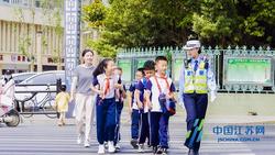 鹽城警方開啟“衛蕾”護學模式 