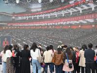 中國共產黨第二十次全國代表大會在京開幕，鹽城市社會各界收聽收看開幕會盛況