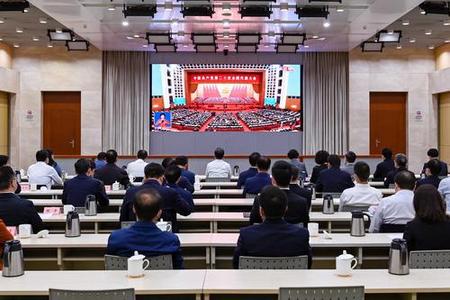 中國共產黨第二十次全國代表大會在京開幕，鹽城市社會各界收聽收看開幕會盛況