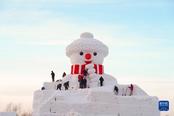 哈爾濱：松花江畔搭起18米高大雪人