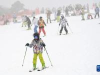 浙江安吉：新年迎滑雪热潮