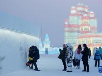 哈尔滨：“快乐”雪墙