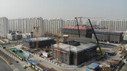 响水县党员培训基地综合楼大跨度钢结构网架吊装完成