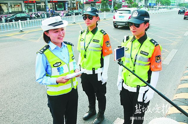 盐城女交警吉丹丹多大图片