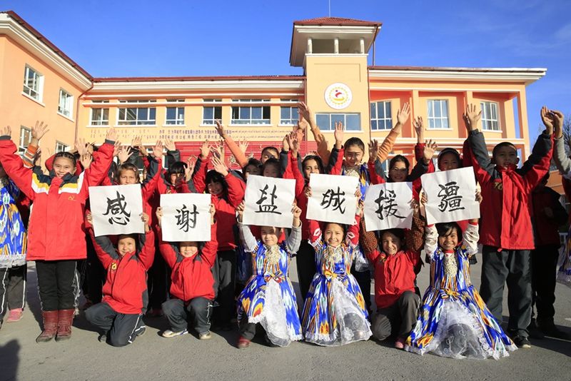 浓浓援疆情走进察布查尔