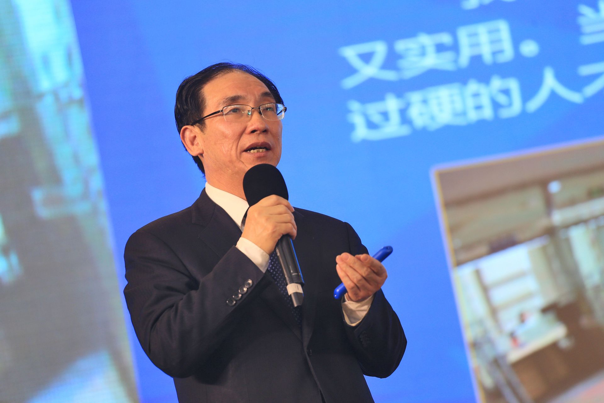 盐阜大众报报业集团党委书记,社长朱志和发表主题演讲