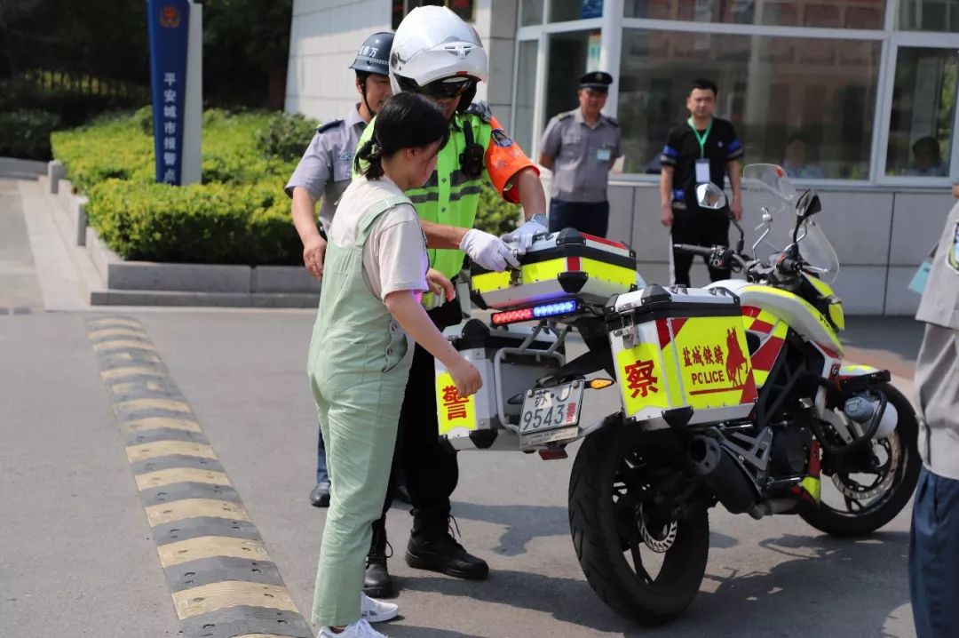 盐城交警在此次高考期间