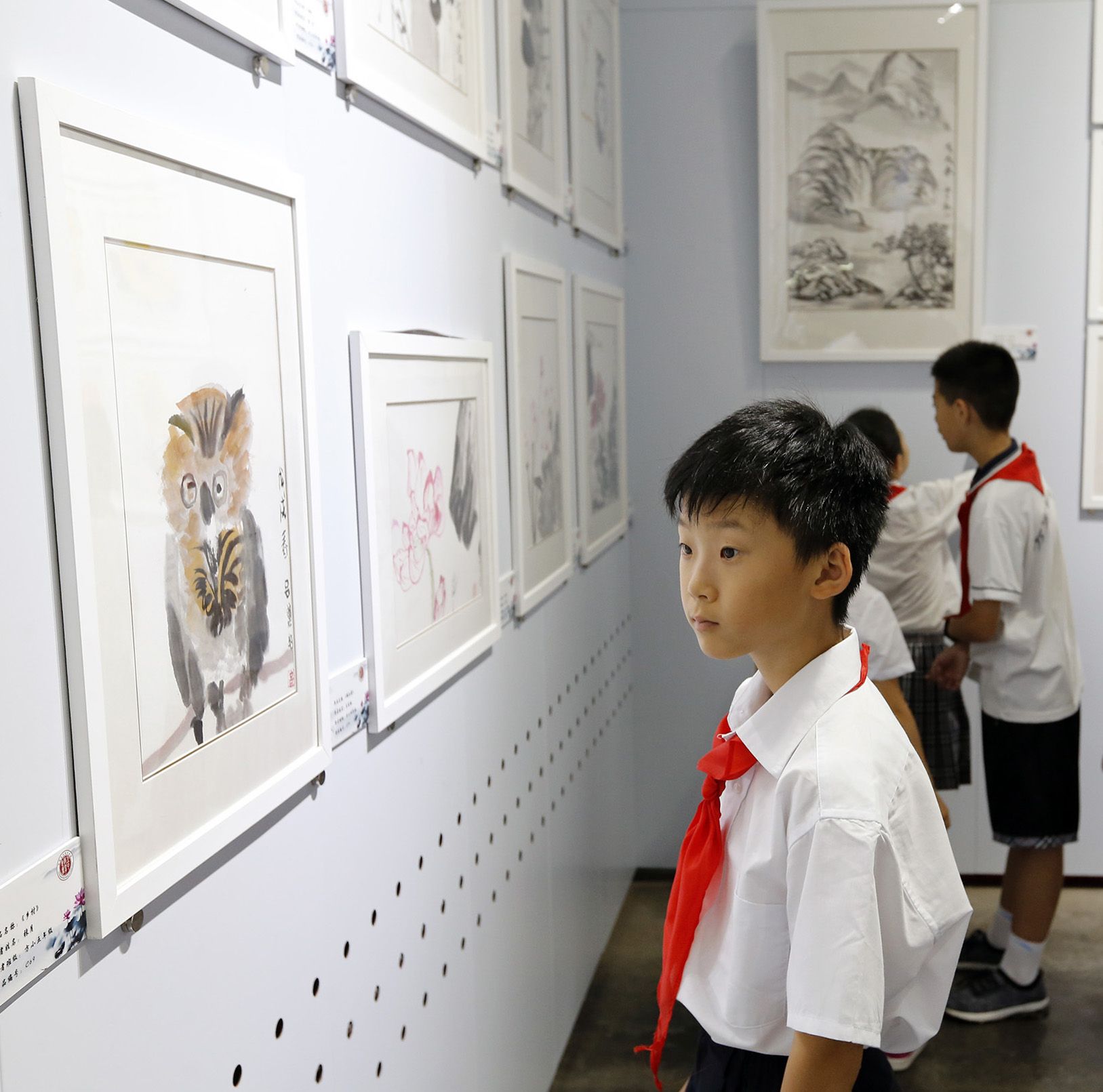 北京:学生国画展迎接新学期