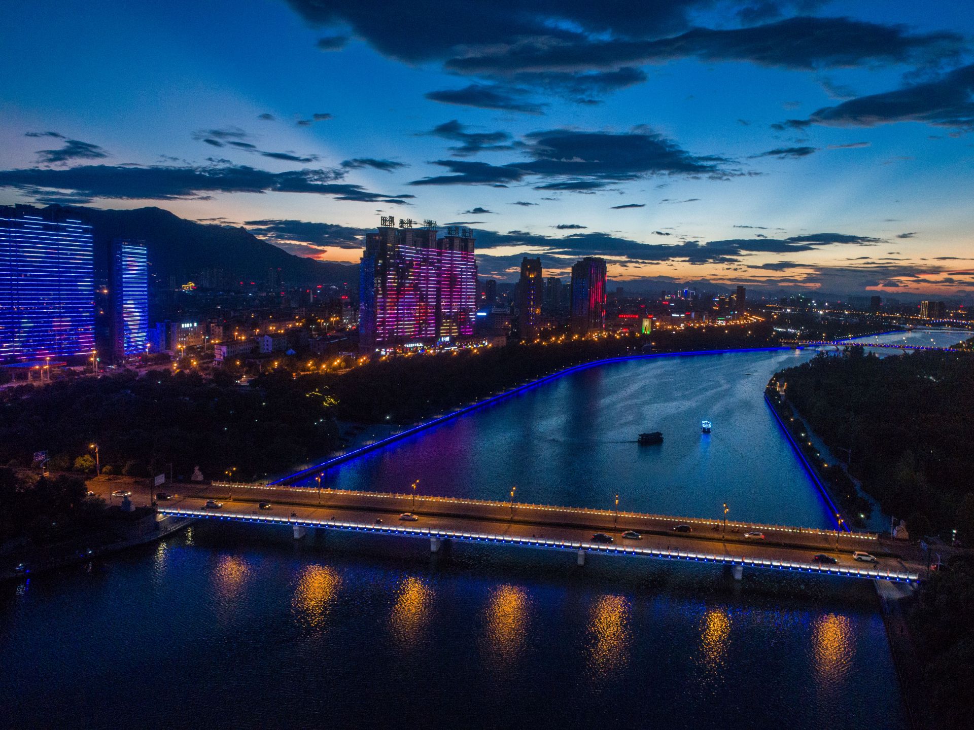 浙江东阳:扮靓城市夜景 打造城市新景观