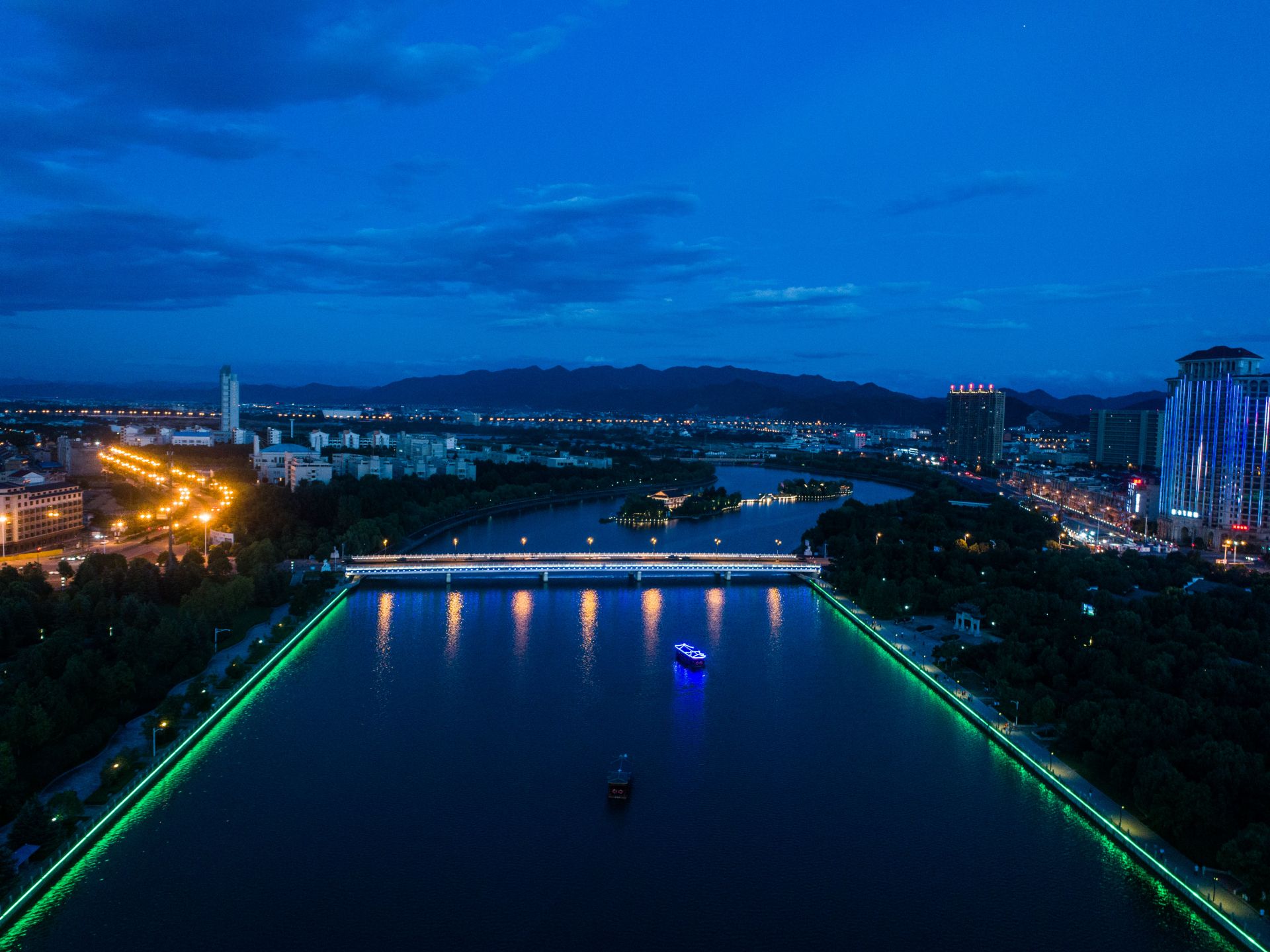 浙江东阳:扮靓城市夜景 打造城市新景观