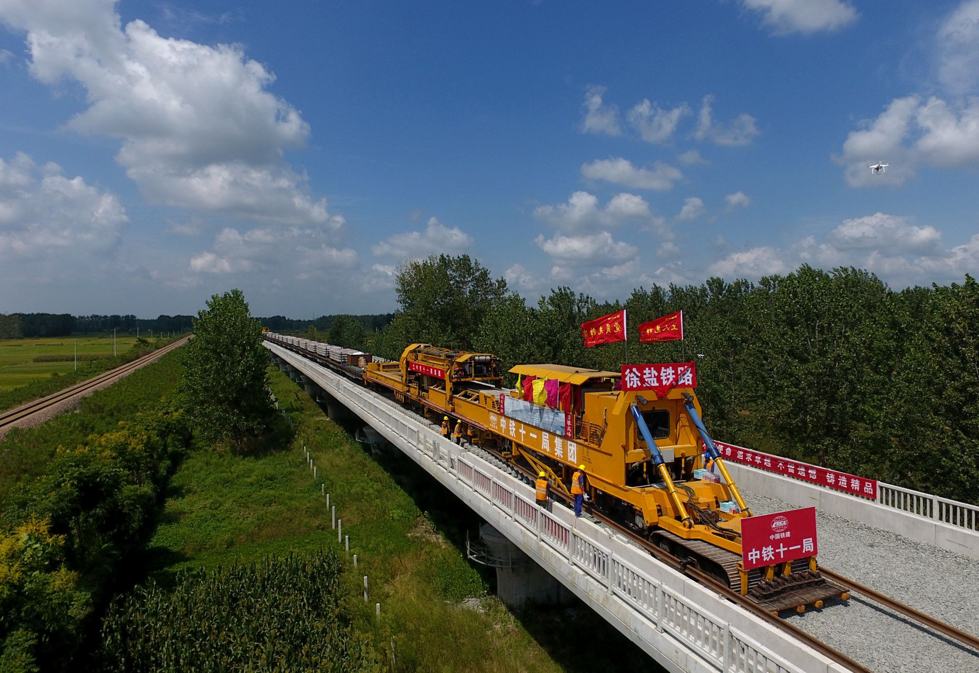 徐宿淮盐铁路正式开始铺轨