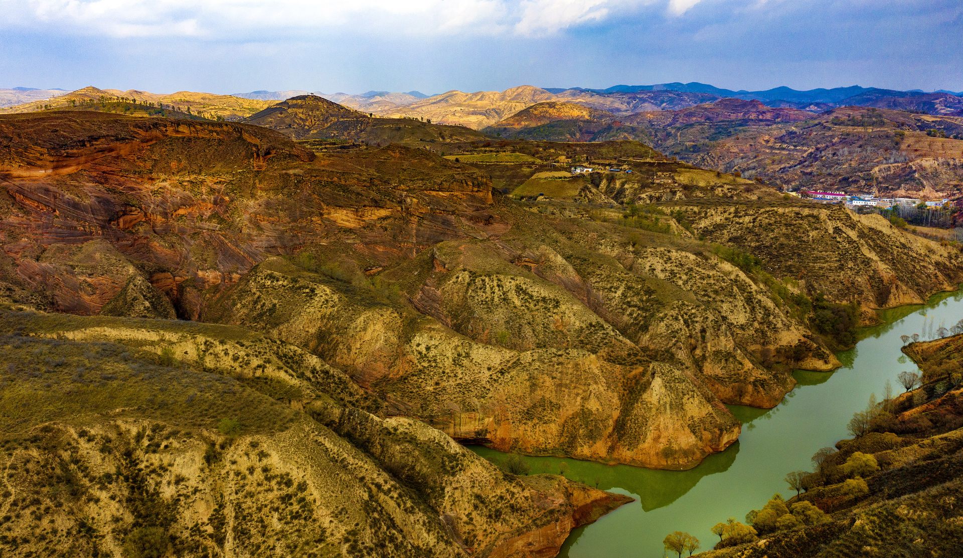 秋色中的王家湾丹霞地貌
