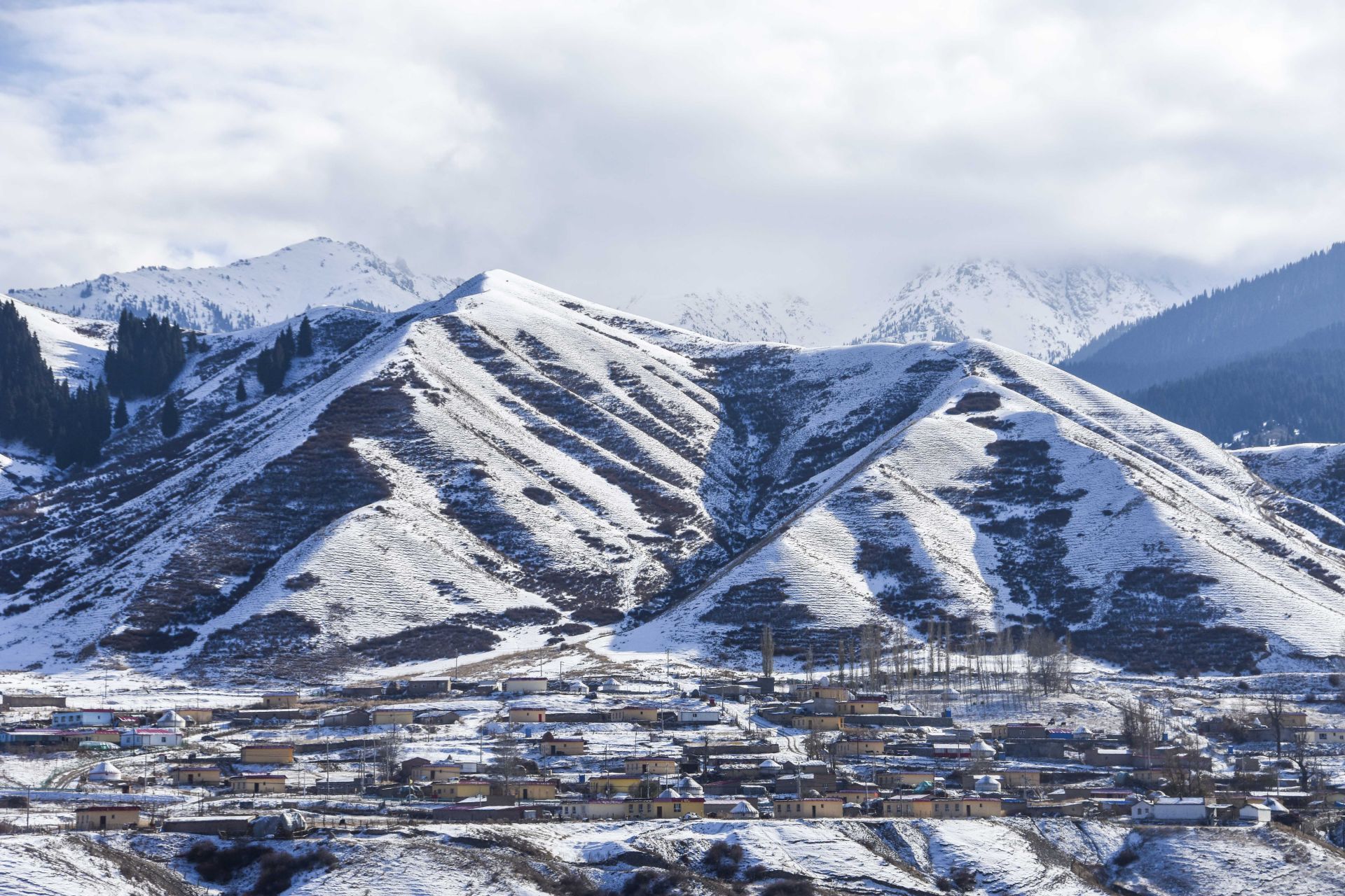 乌鲁木齐南山雪景图片图片