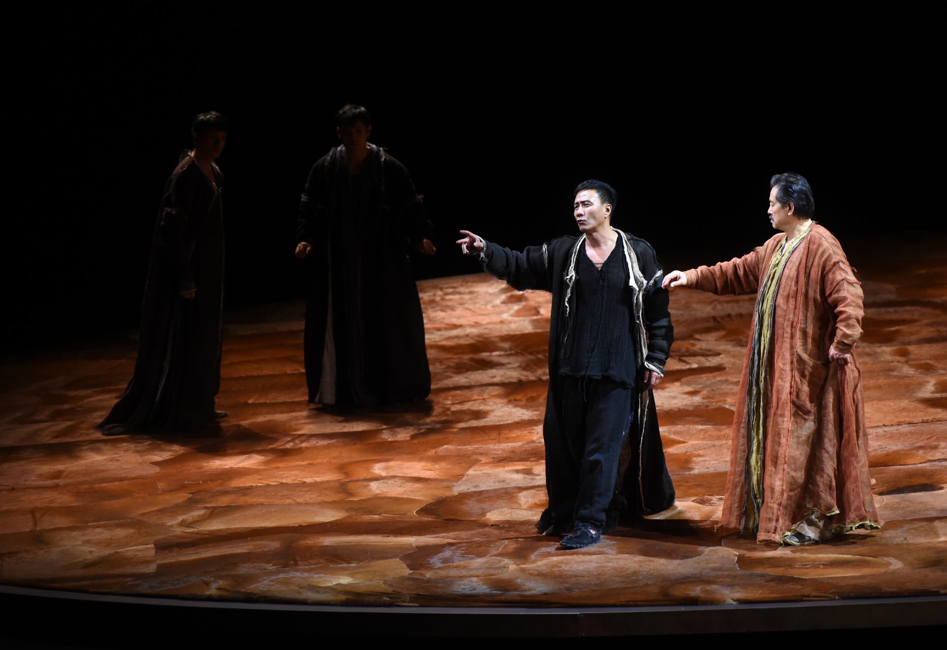 李六乙导演作品《哈姆雷特》登台国家大剧院