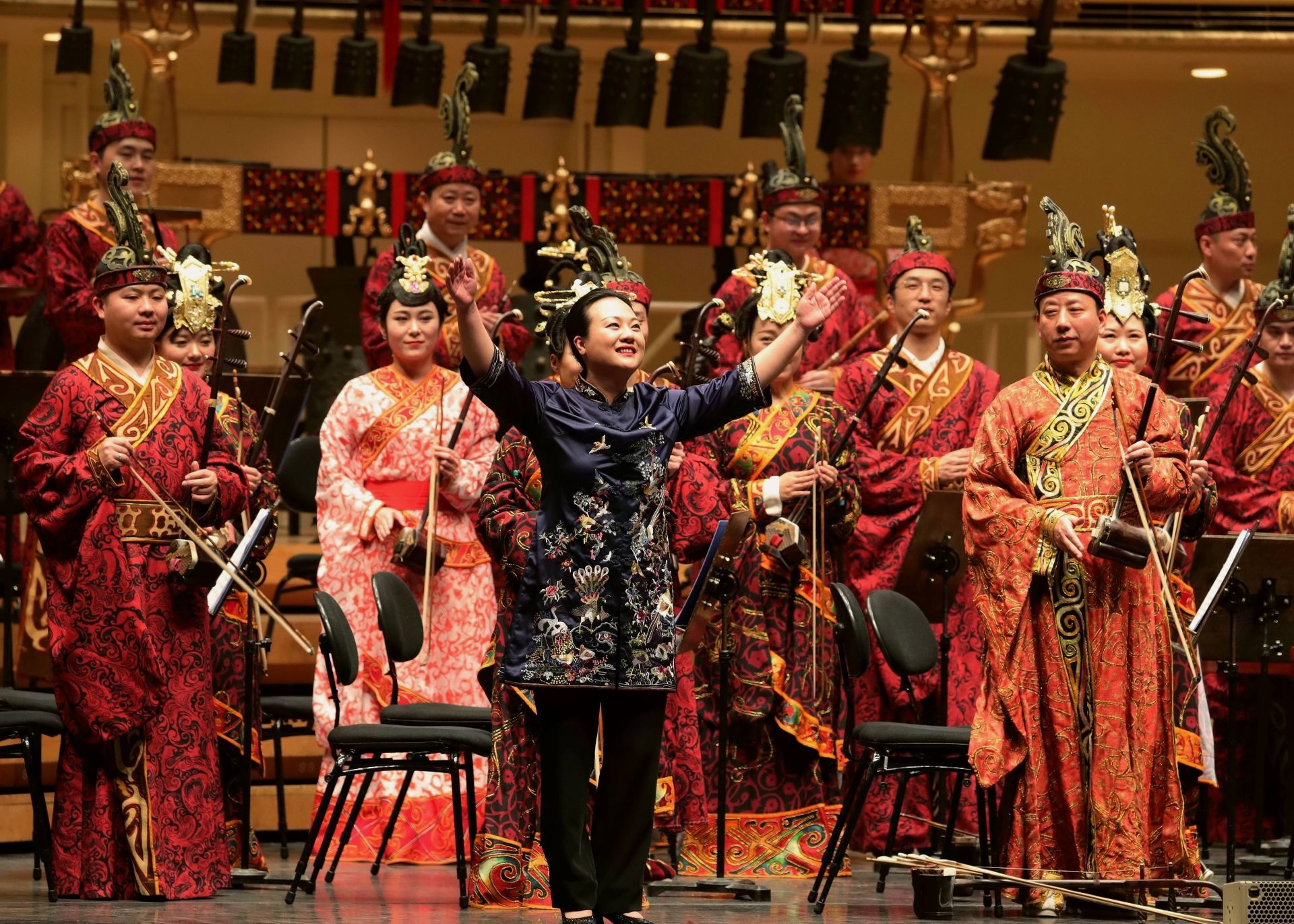 悠扬古乐声欢喜中国年中国编钟和京剧在美演出侧记