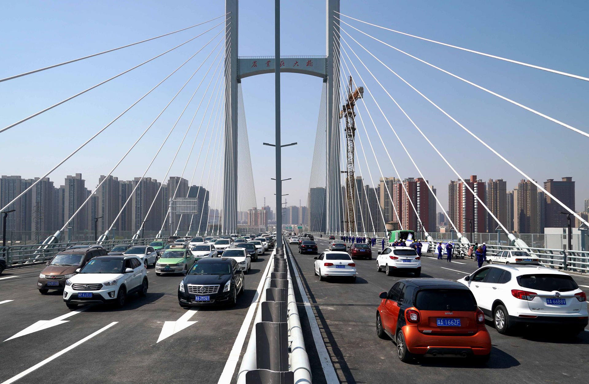 郑州跨铁路线农业路大桥建成通车