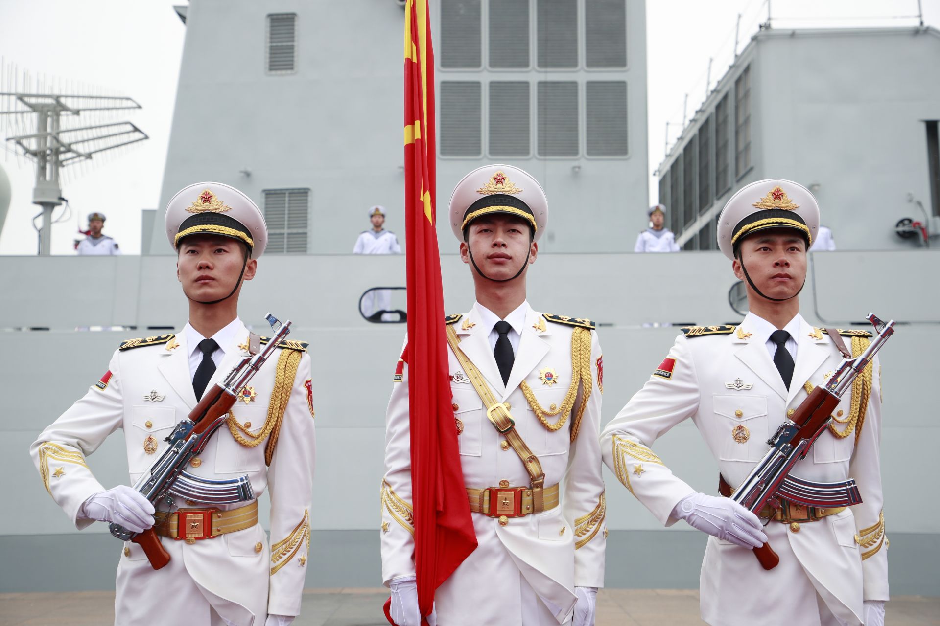 人民海军成立70周年海上阅兵活动纪实