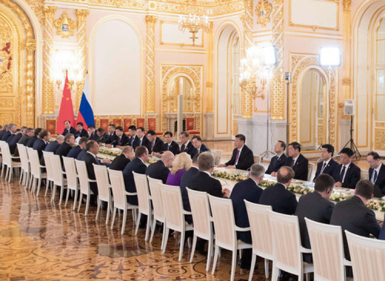 6月5日，国家主席习近平在莫斯科克里姆林宫同俄罗斯总统普京会谈。新华社记者李学仁摄