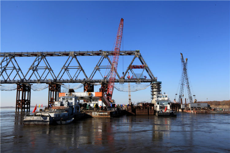 这是2018年10月13日拍摄的同江中俄铁路大桥的中方建设部分。新华社记者 马知遥 摄