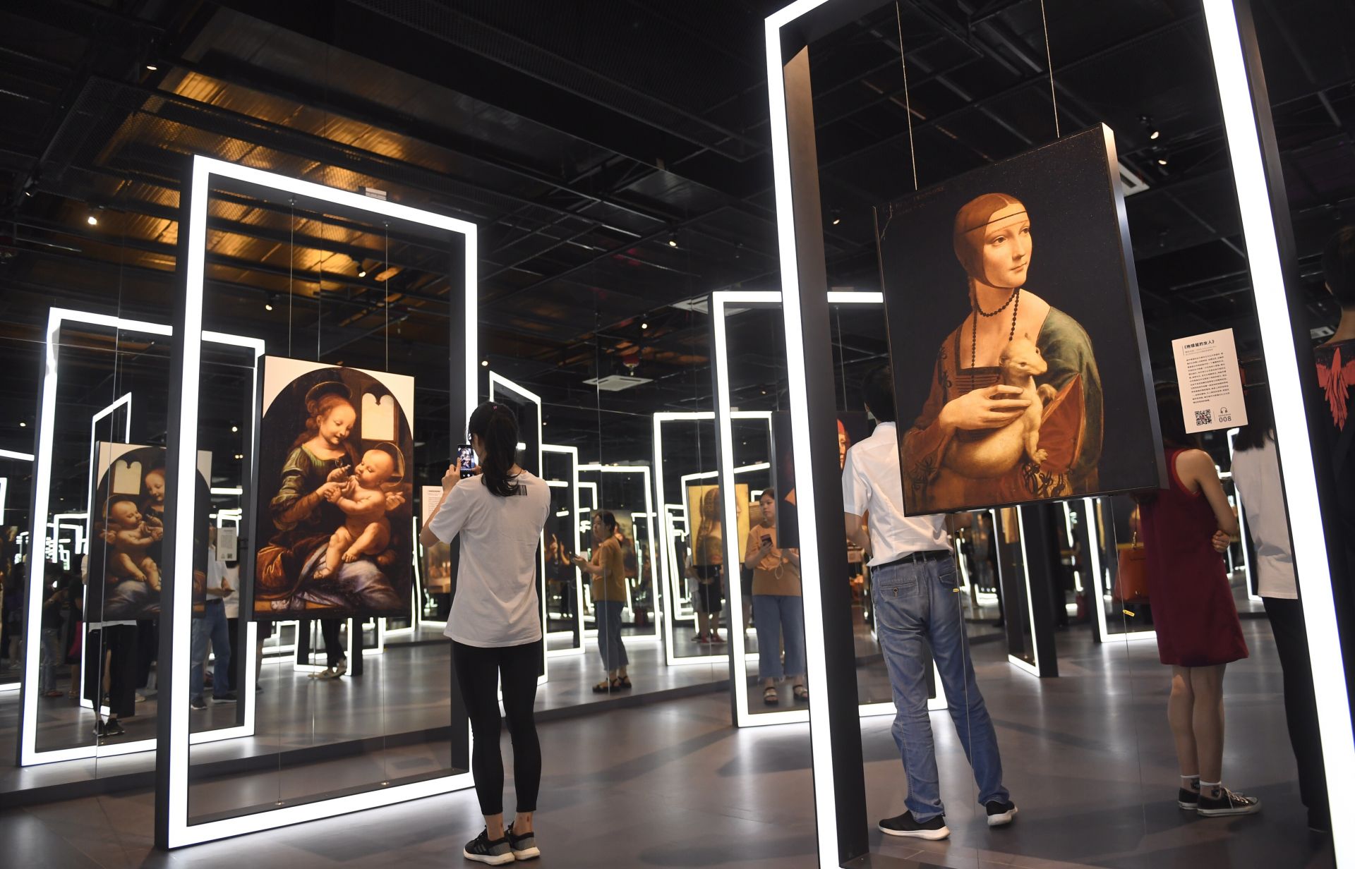 走进"达芬奇in成都"光影艺术体验展