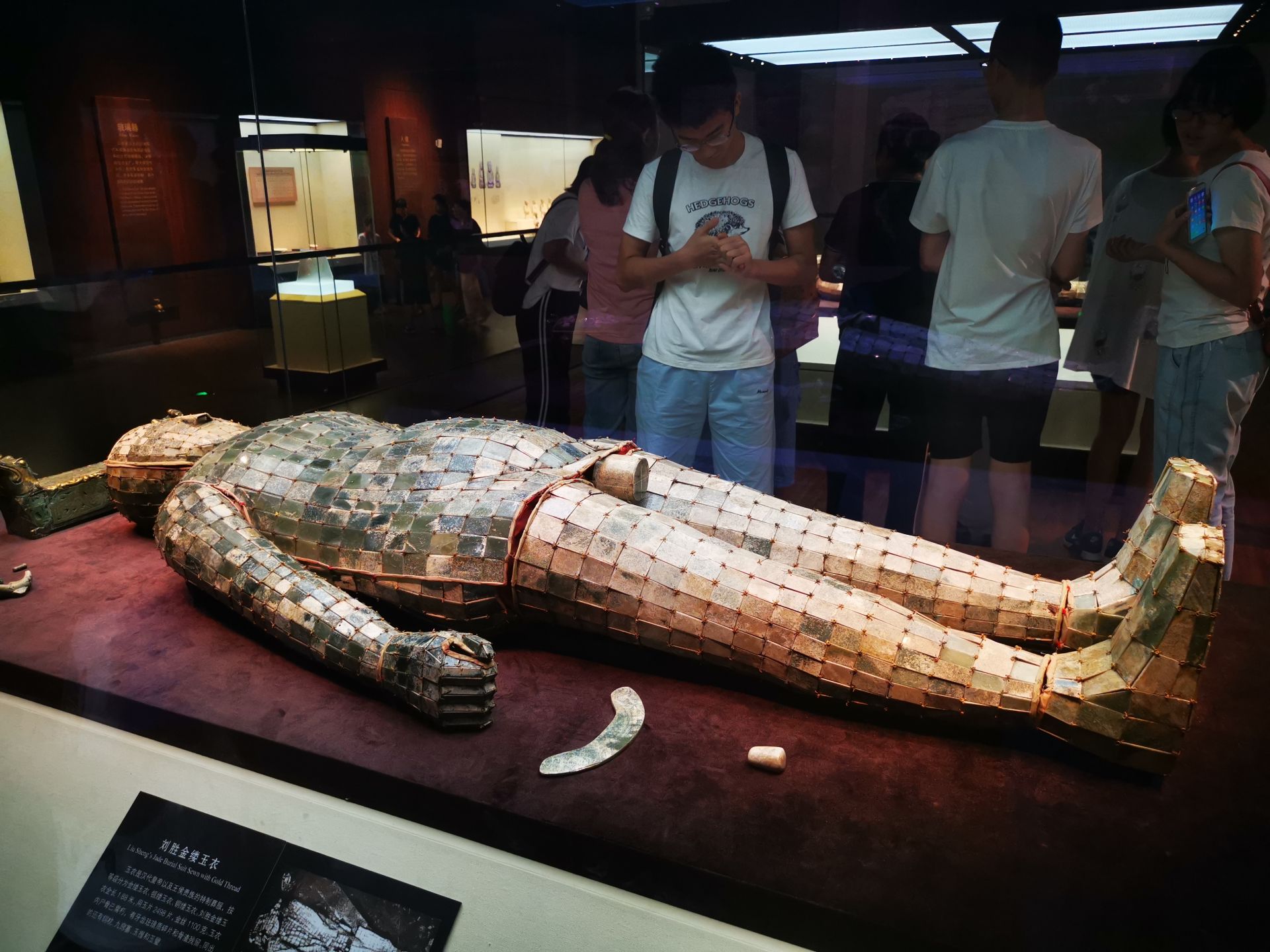 满城汉墓:点一盏长信宫灯,看不尽金缕玉衣