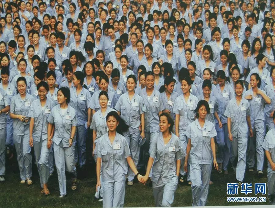深圳蛇口工业区的女工（资料照片）。新华社发（深圳博物馆图）