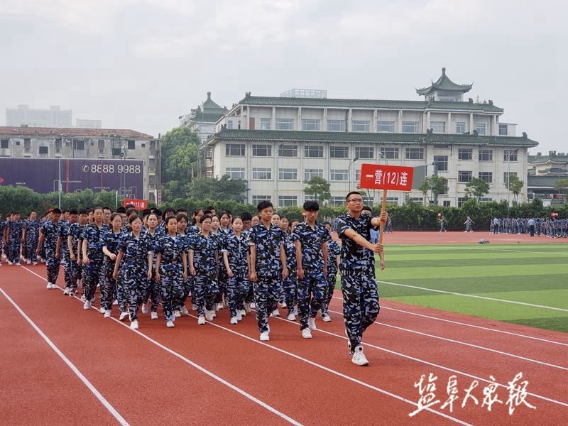 盐城中学军训图片