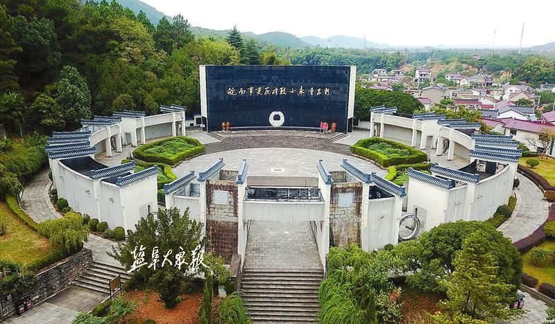变形大字映衬着黑色底纹,显得格外发人深省……步入皖南事变陈列馆