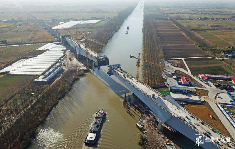 盐通铁路跨通榆河特大桥627号主墩挂篮边跨合拢-盐城新闻网