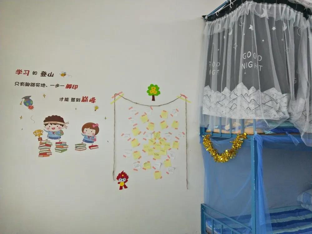 铸造雅室以文育人市龙冈中学高一年级开展宿舍文化主题建设活动