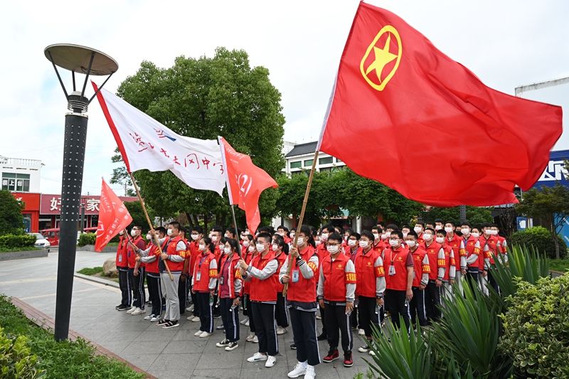 小手拉大手共建文明城