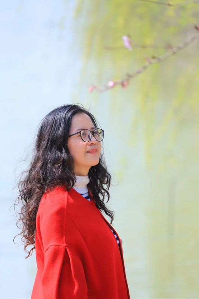 葛海燕/作者葛海燕,中学高级教师,醉心于古典文化,尤爱苏轼.