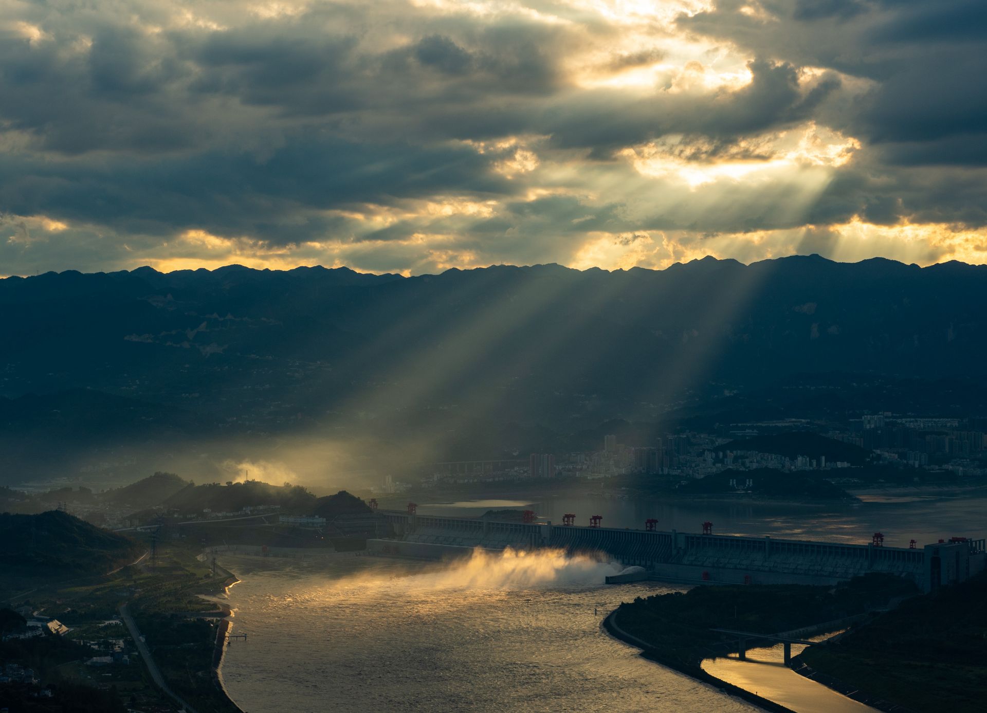 三峡夕照美如画