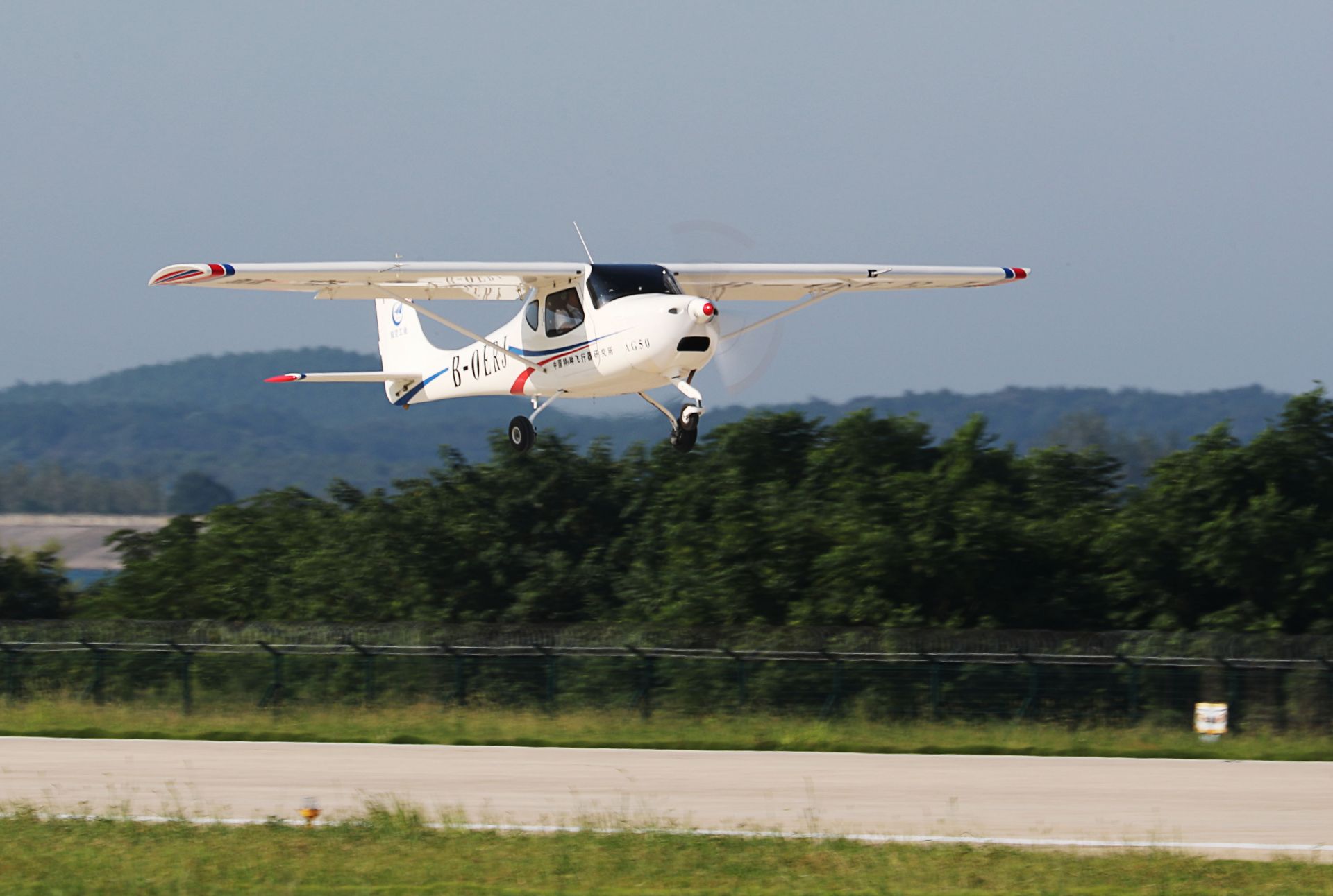 国产领雁ag50轻型运动飞机首飞成功