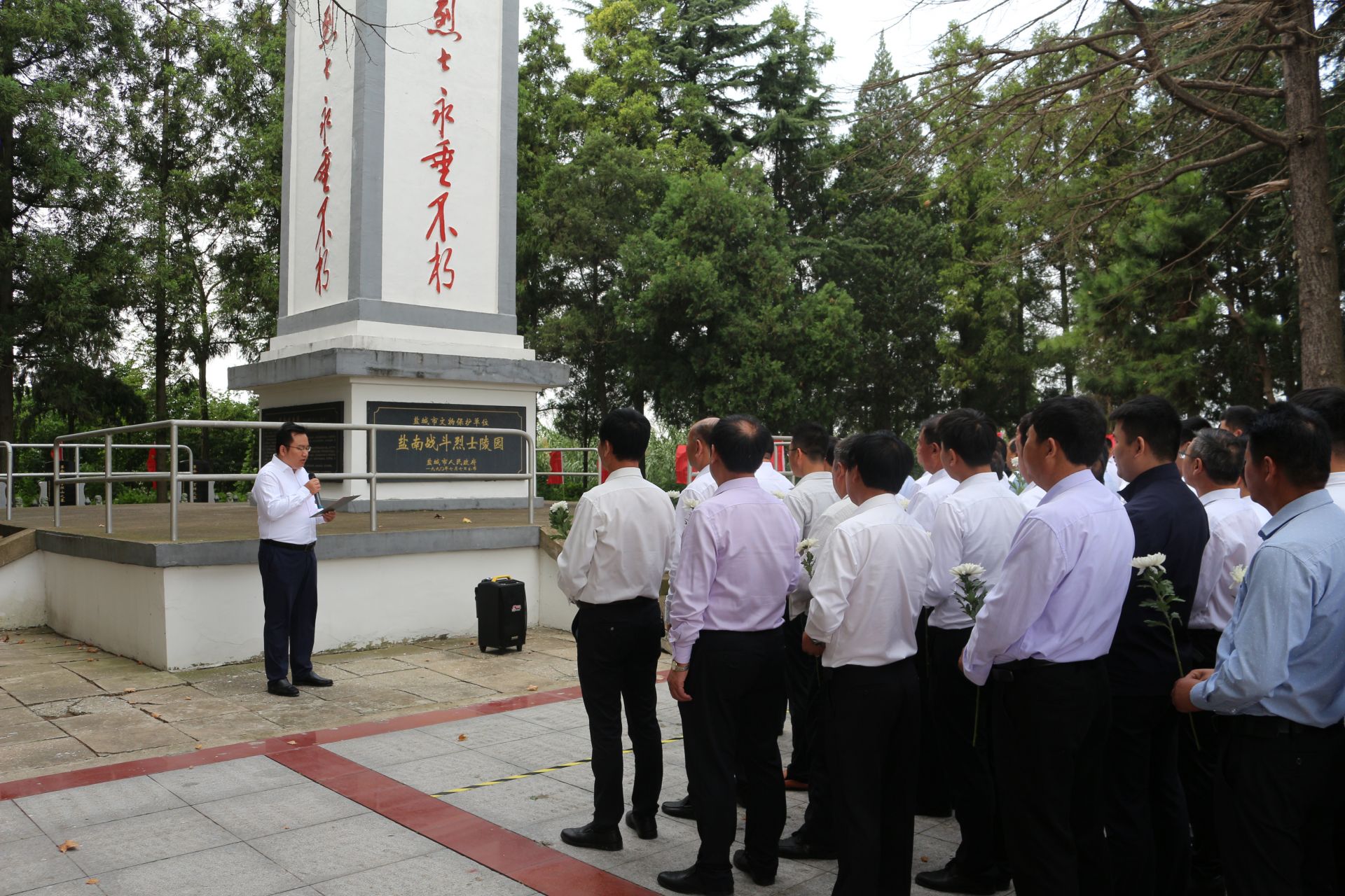 伍佑街道在盐南烈士陵园举办敬献花篮仪式-盐城新闻网