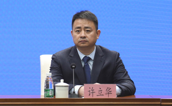 请上海铁路局新长车务段党委副书记,纪委书记许立华介绍盐通高铁开通