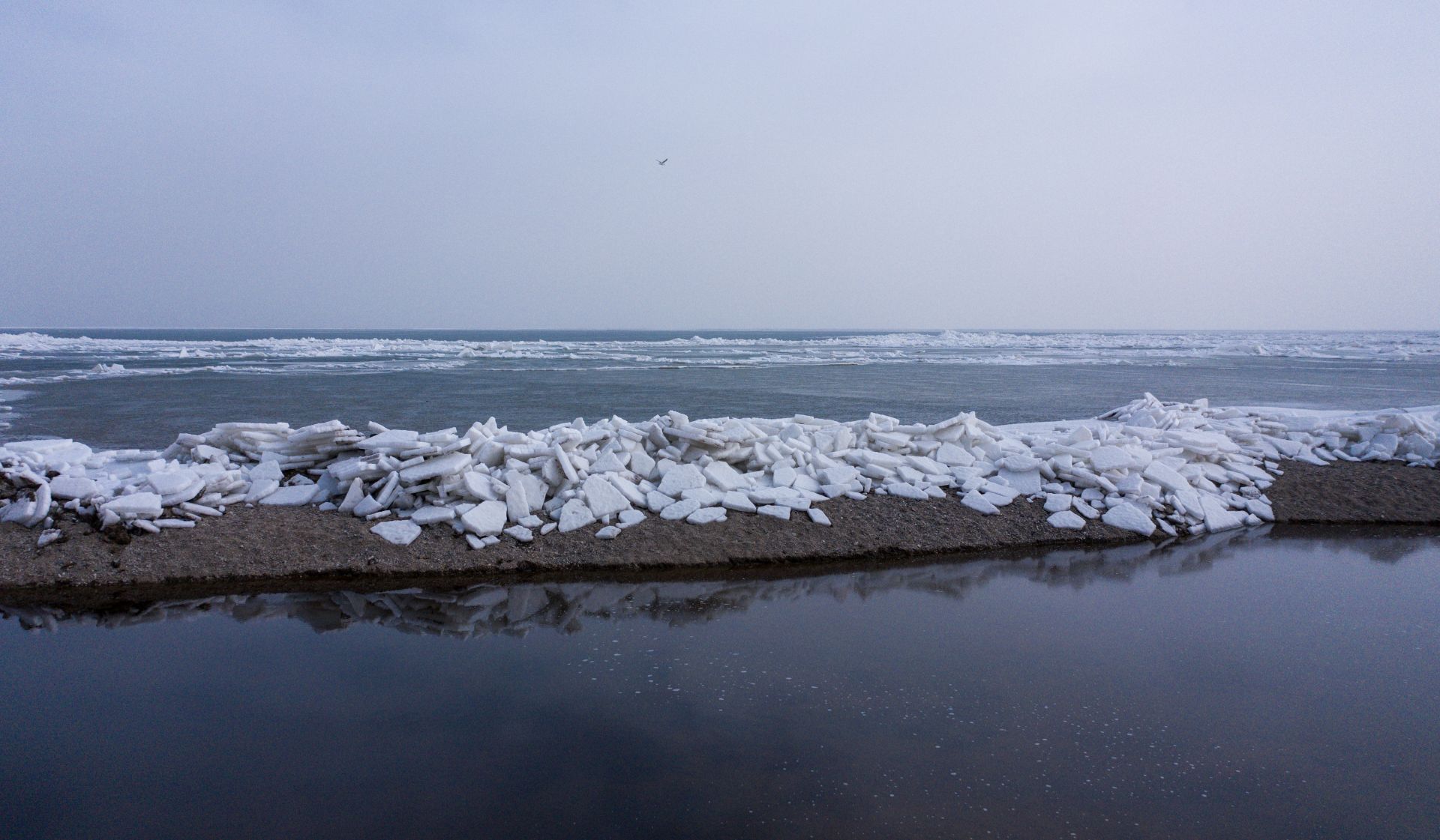 青海湖结冰图片
