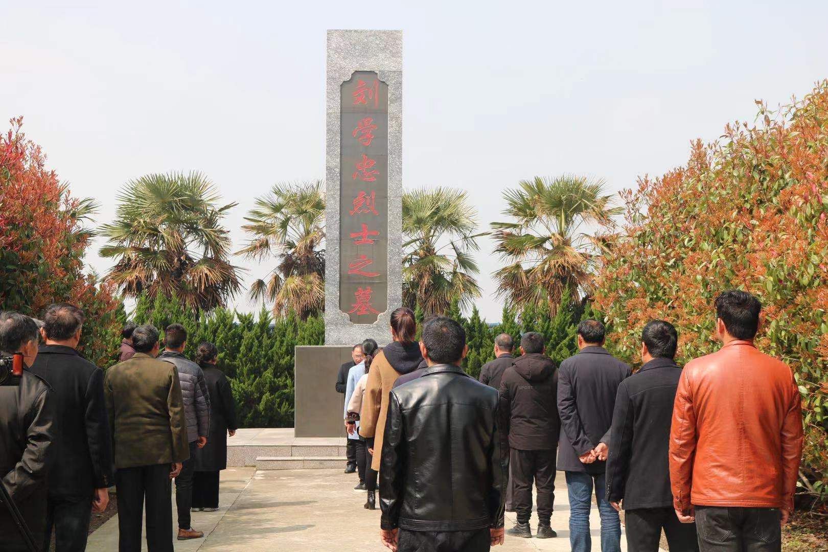 小海镇祭英烈促党史学习教育走深走实