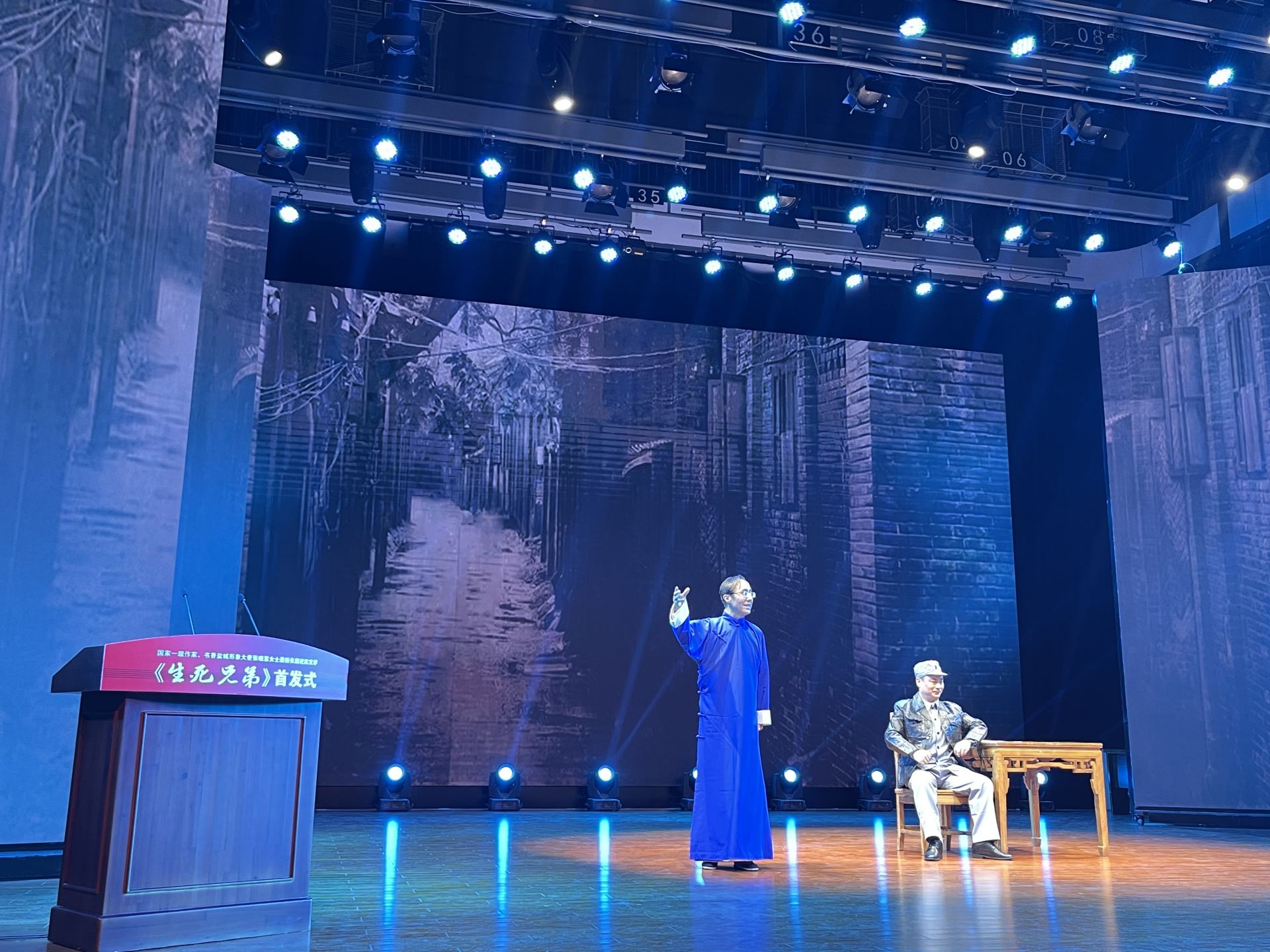 《生死兄弟》主要讲述的是"断头将军"之称的国民党中将陈中柱和我党