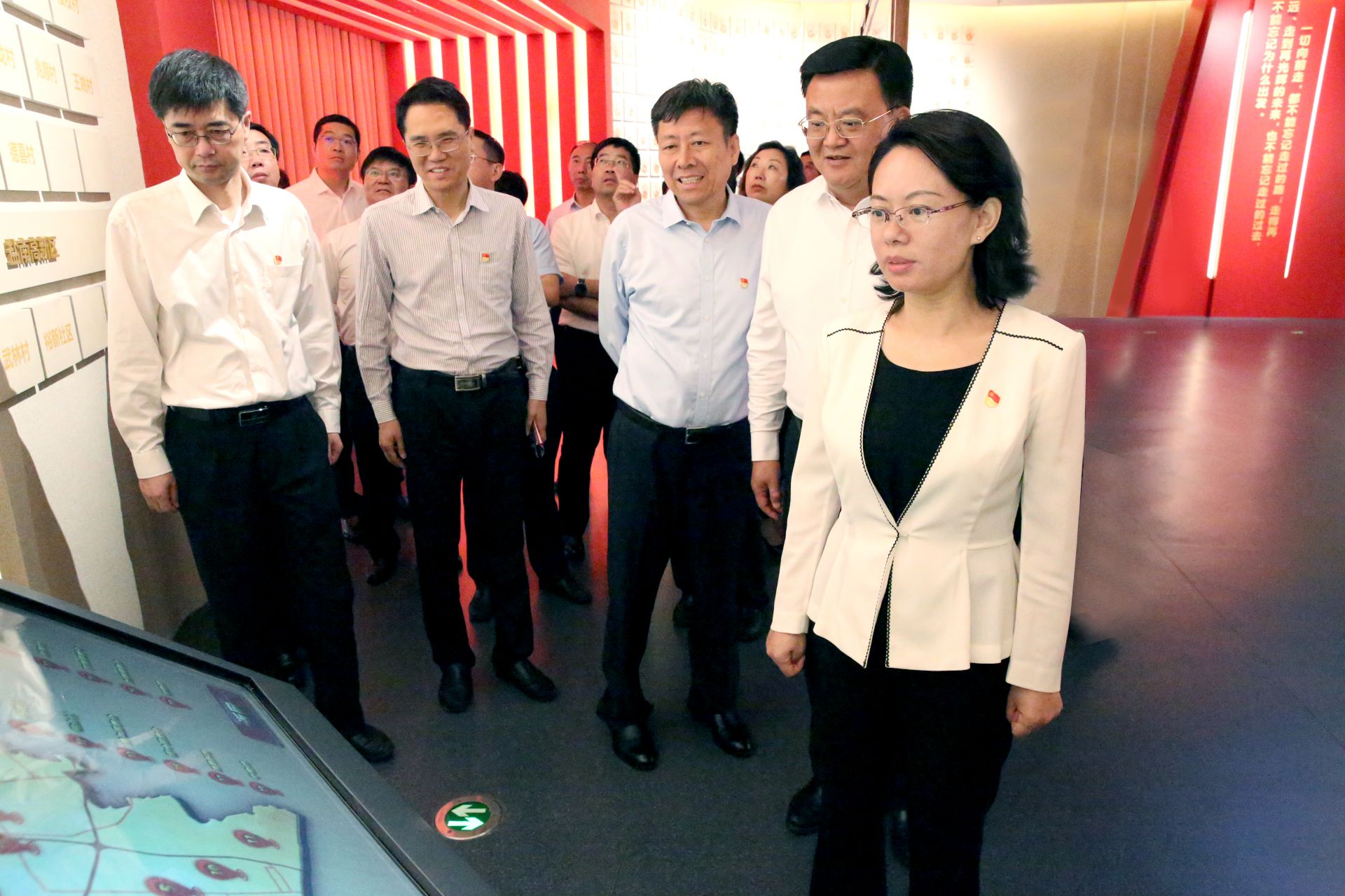 盐都区委中心组成员集中瞻望宋公碑并开展现场学习