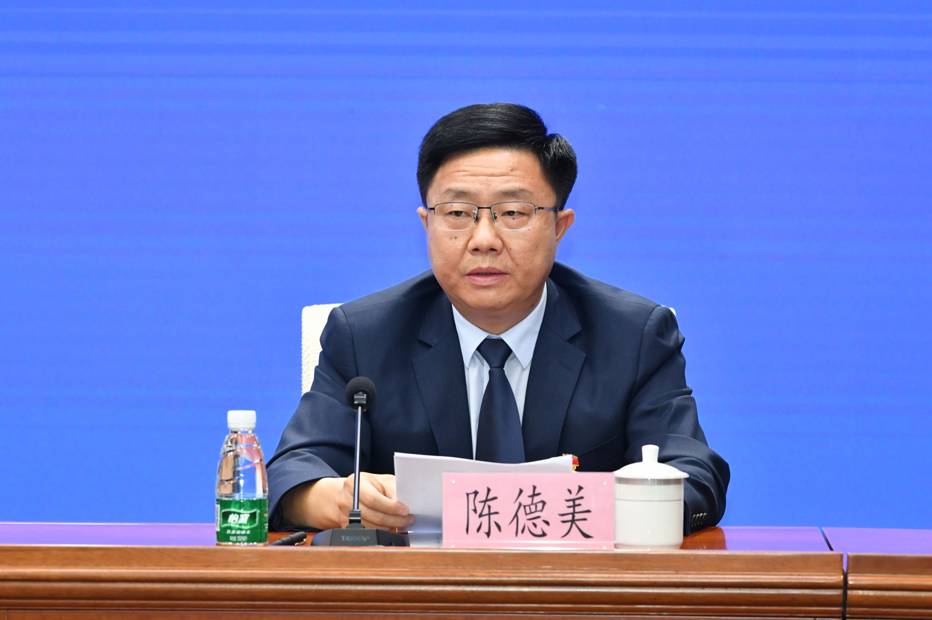 市市场监管局党组成员,副局长陈德美.