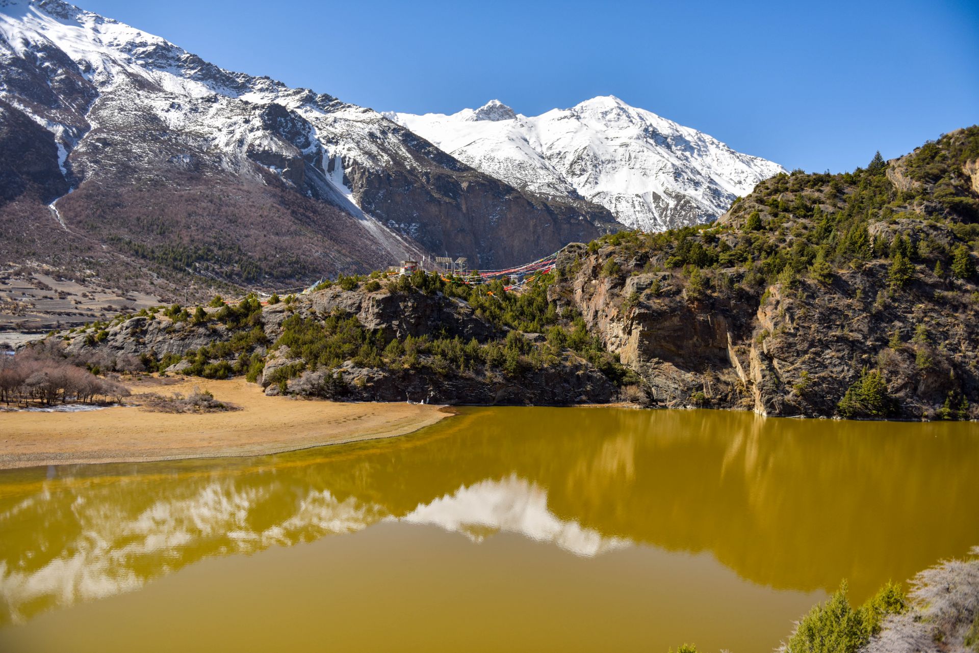 风光旖旎三色湖