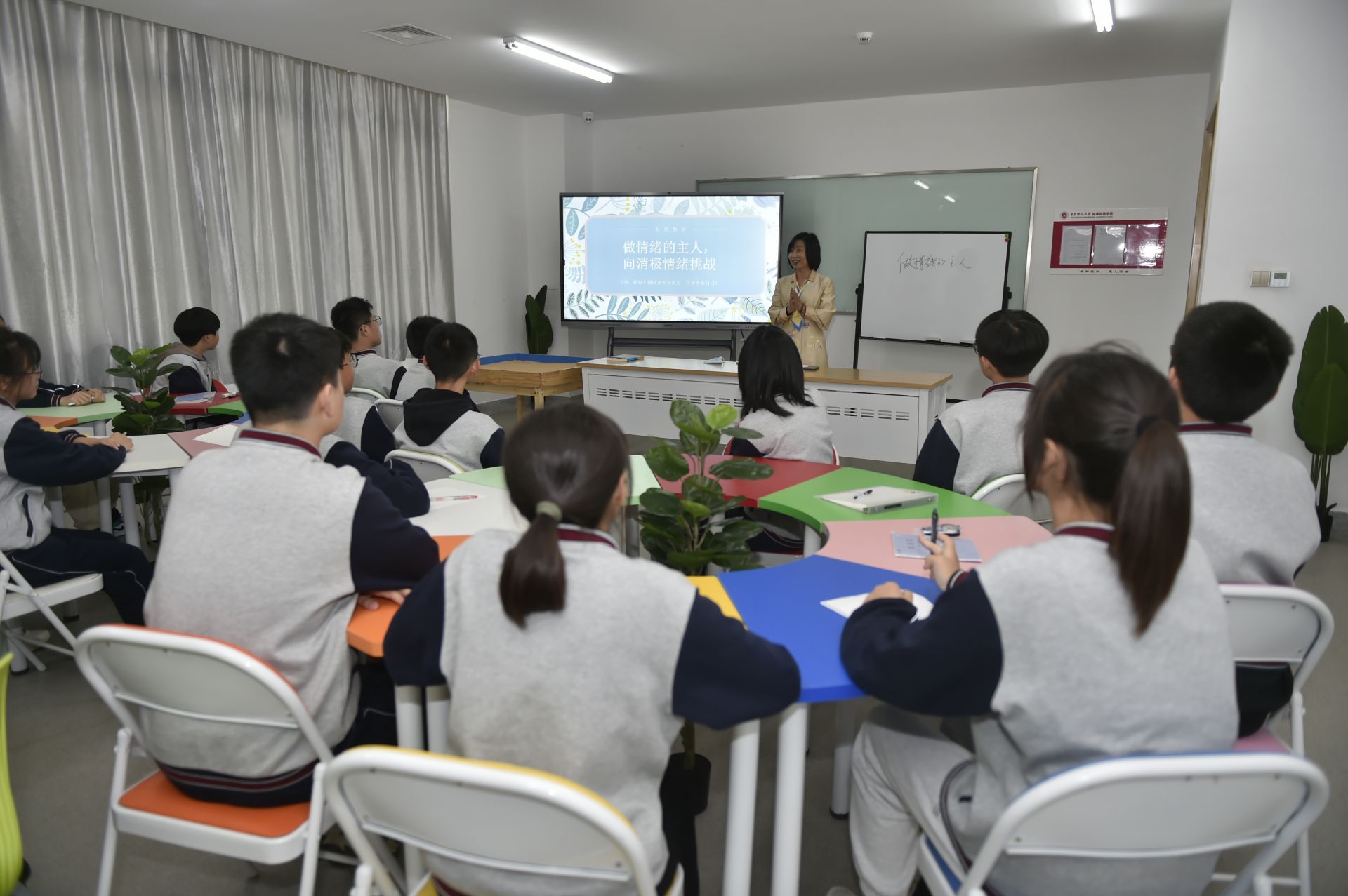 华师实验小班化导师制分层教学起实效